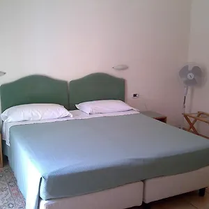 https://hotel-pescetto.hotelitalianriviera.com